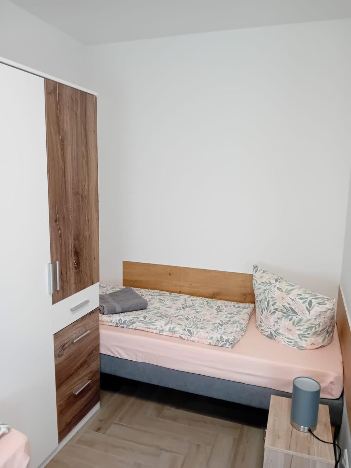 Hotel Grosses Haus Zossen Esterno foto